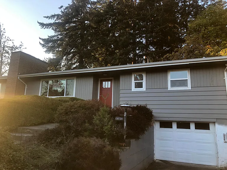4501 NE Everett Dr — Photo 1