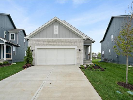 8821 SW 9th Ter, Blue Springs, MO 64064