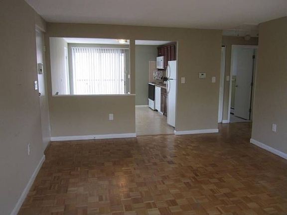 3rd image of 50 Washington Park Dr APT 8