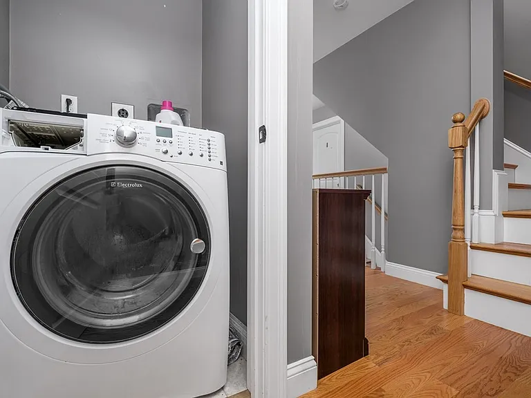 89 Overland Rd #2 — Photo 14