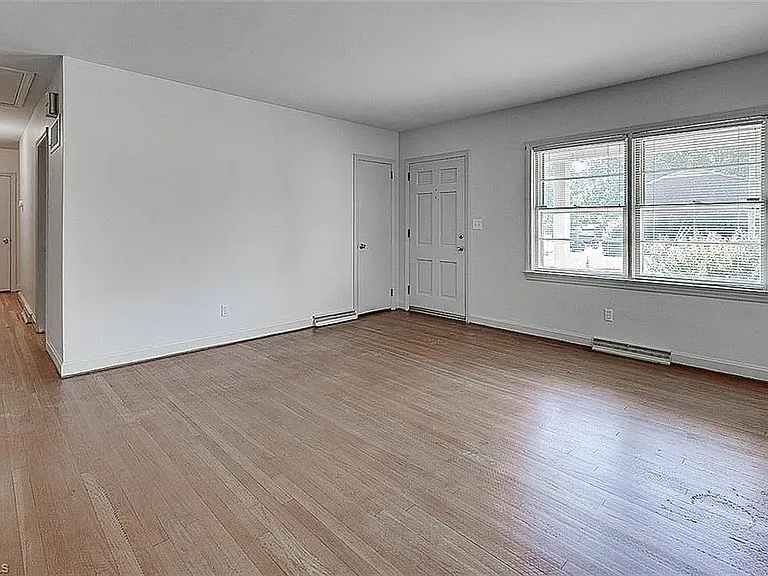 223 Rich Ave — Photo 3