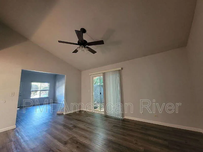 2 bed, 1.0 bath, 904 sqft, $1,775 — Photo 4
