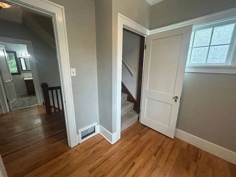 407 Frank St — Photo 23