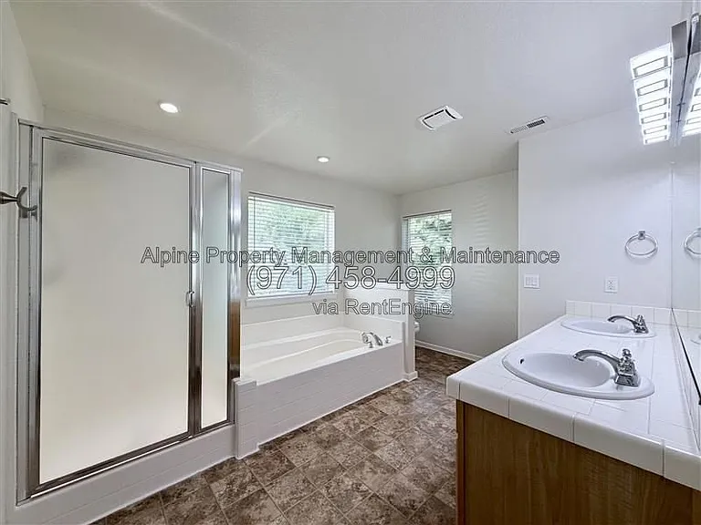 13592 SW Mapleview Ln — Photo 32