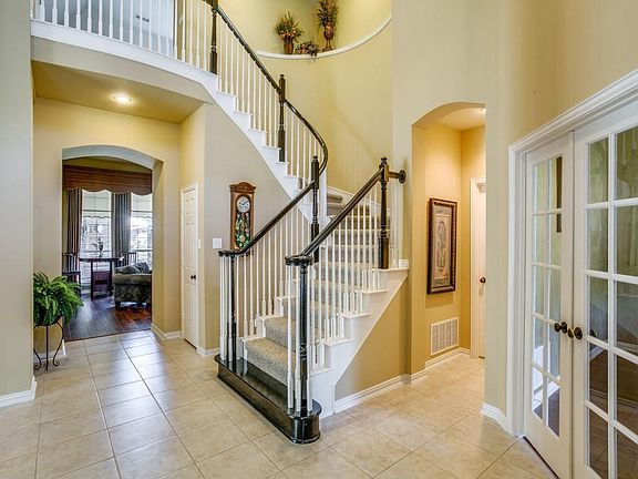 4th image of 1213 Queen Guinevere Dr