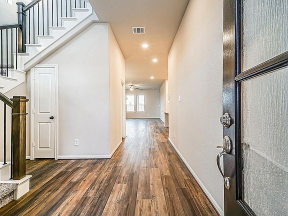 3rd image of 2610 Bayrose Dr