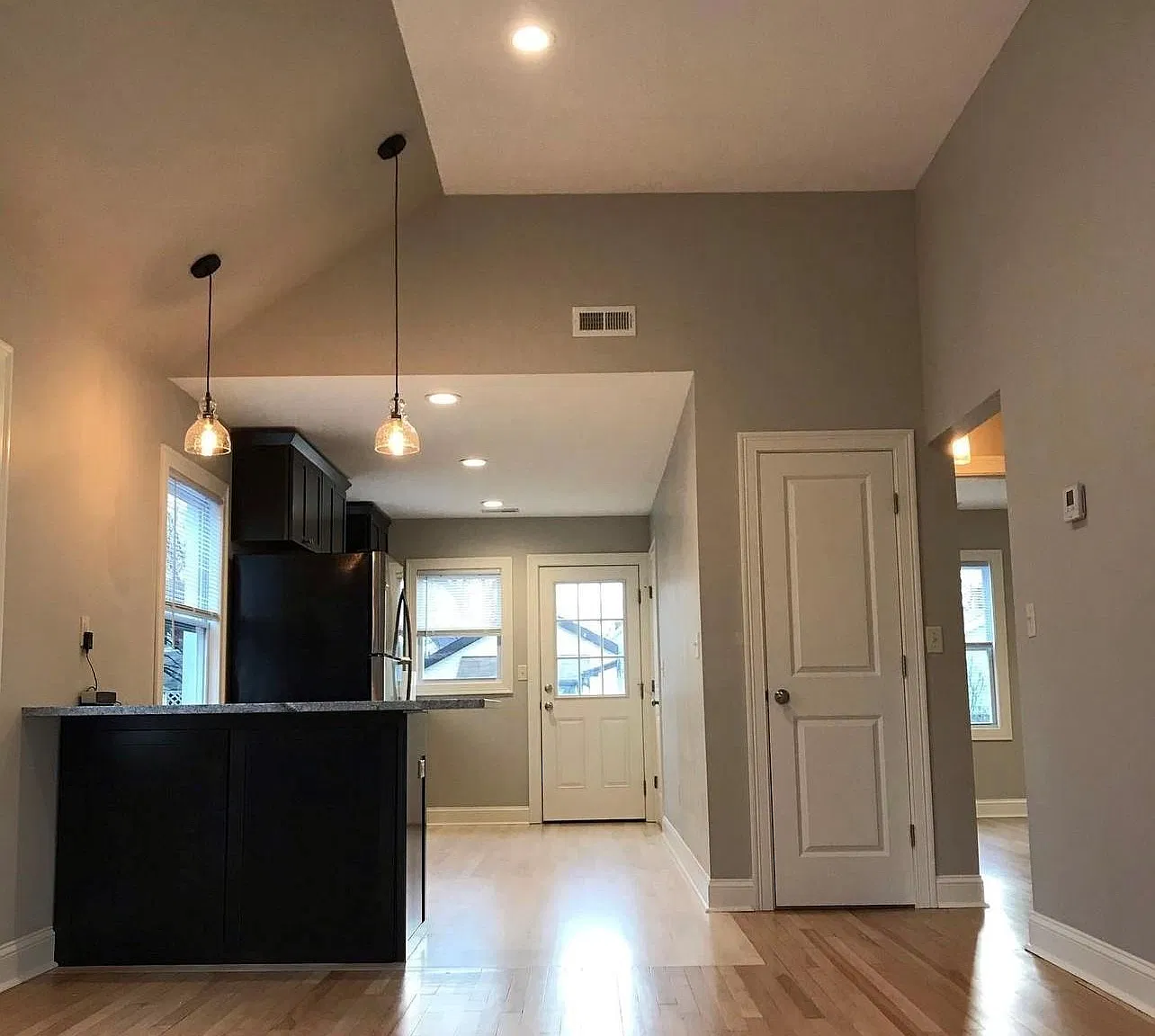 2 bed, 1100 sqft, $2,500 — Photo 2