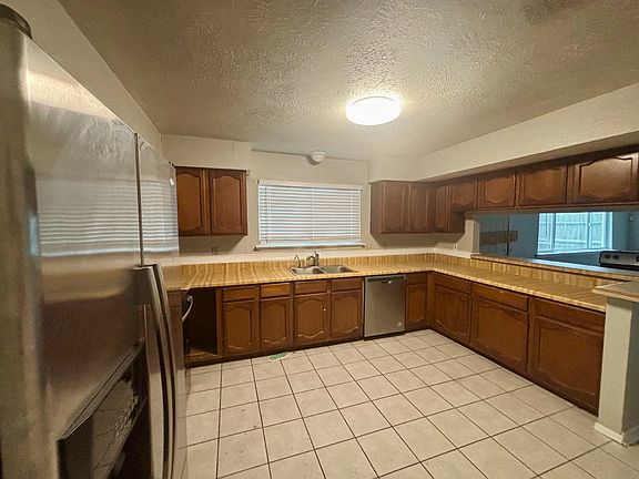 3rd image of 16327 Quail Echo Dr