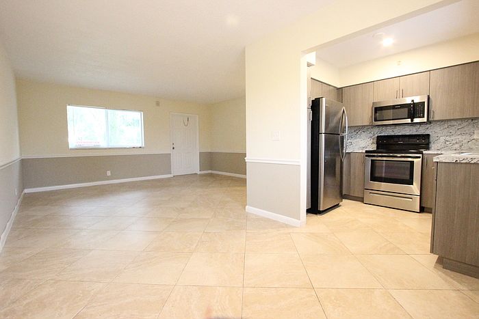 1st image of 1917 Lincoln St APT 11