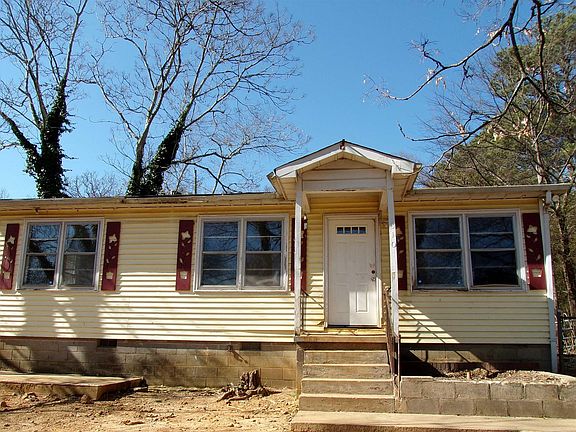 3rd image of 610 N Ledbetter St