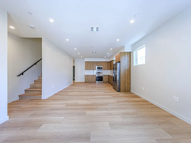 Rare Brand New Luxury Townhomes in Trendy Highland Park — Photo 17