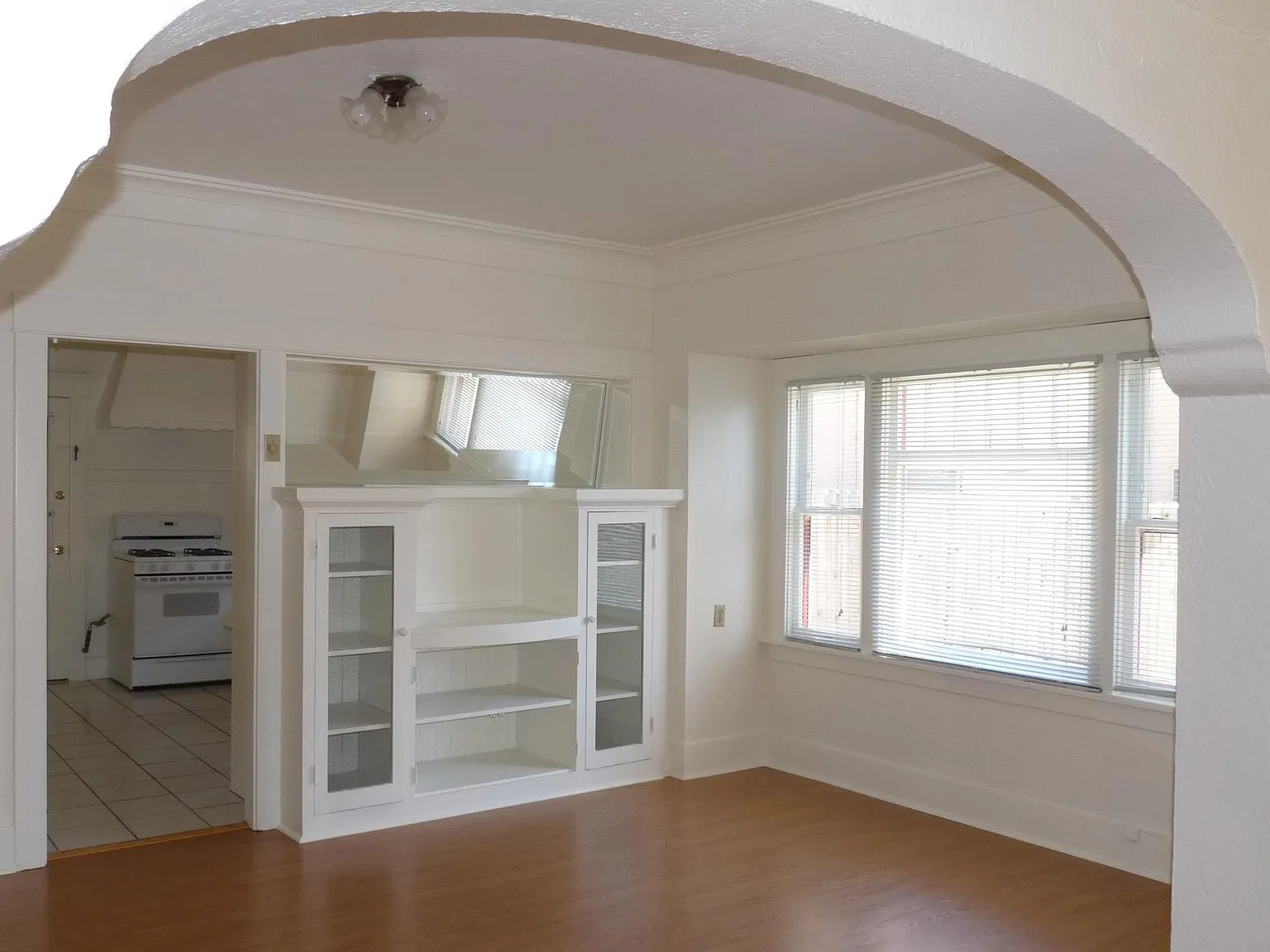 760 Orizaba Ave — Photo 2