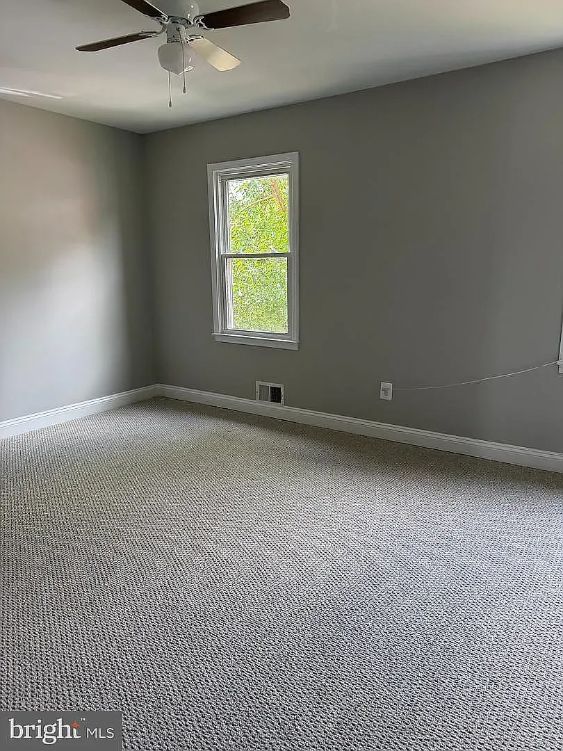 3 bed, 1152 sqft, $2,400 — Photo 3