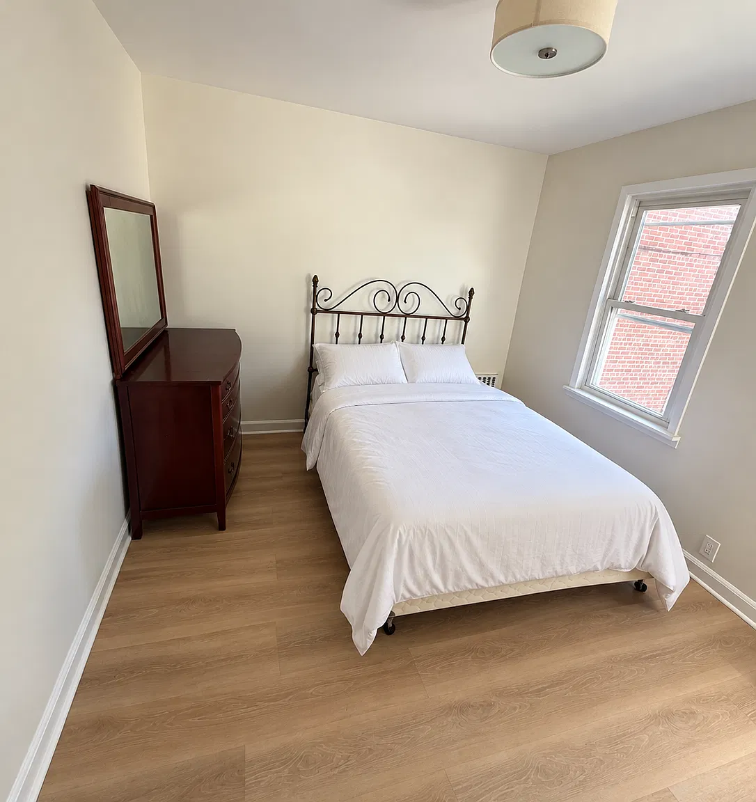 3 bed, $1,300 — Photo 3