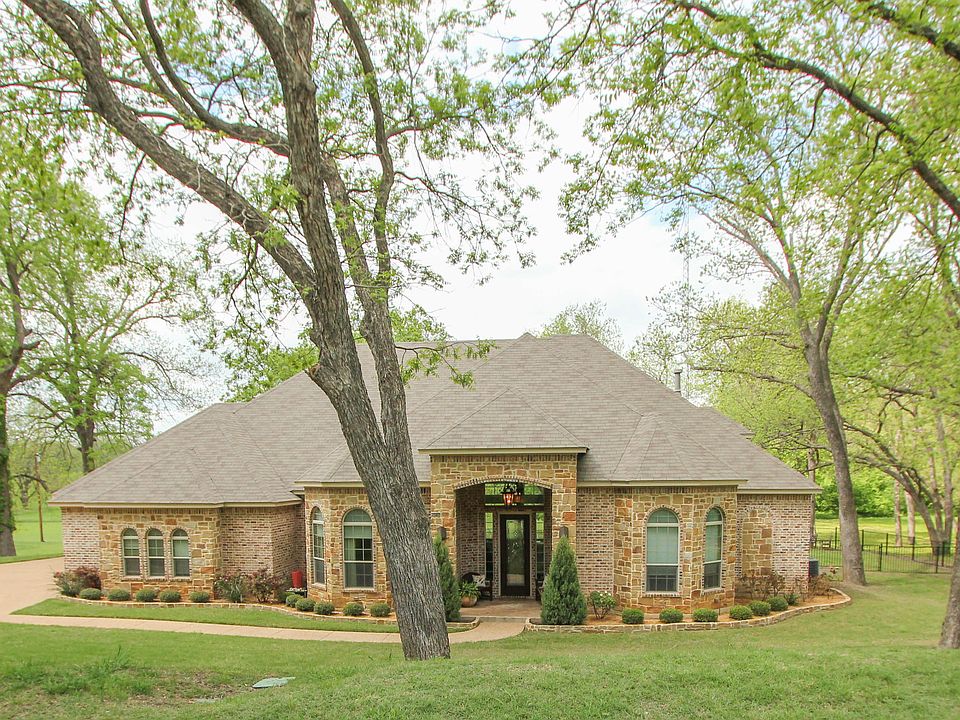 1st image of 111 Pecan Valley Ln