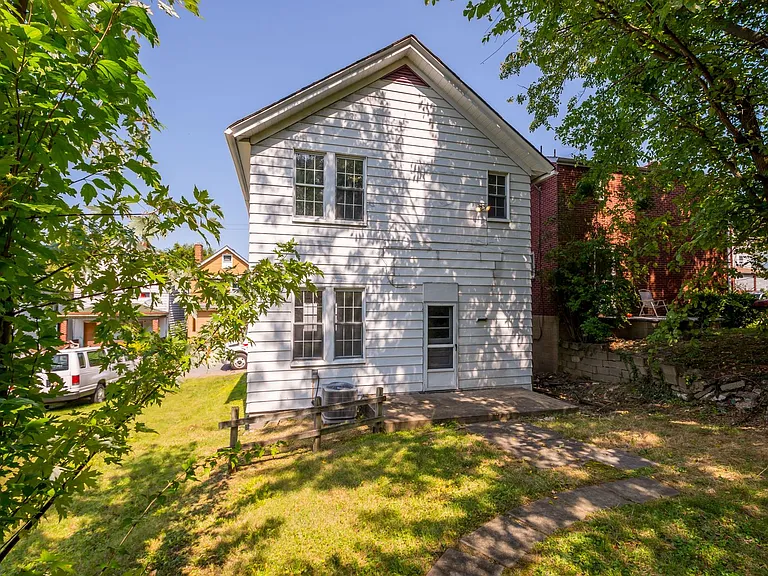 2810 Freeland St — Photo 5