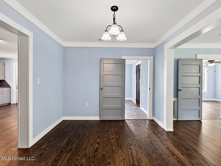 612 N Wright Ave — Photo 13