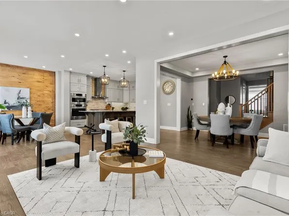 136 Hatt Ct, Milton, ON L9E 1G7