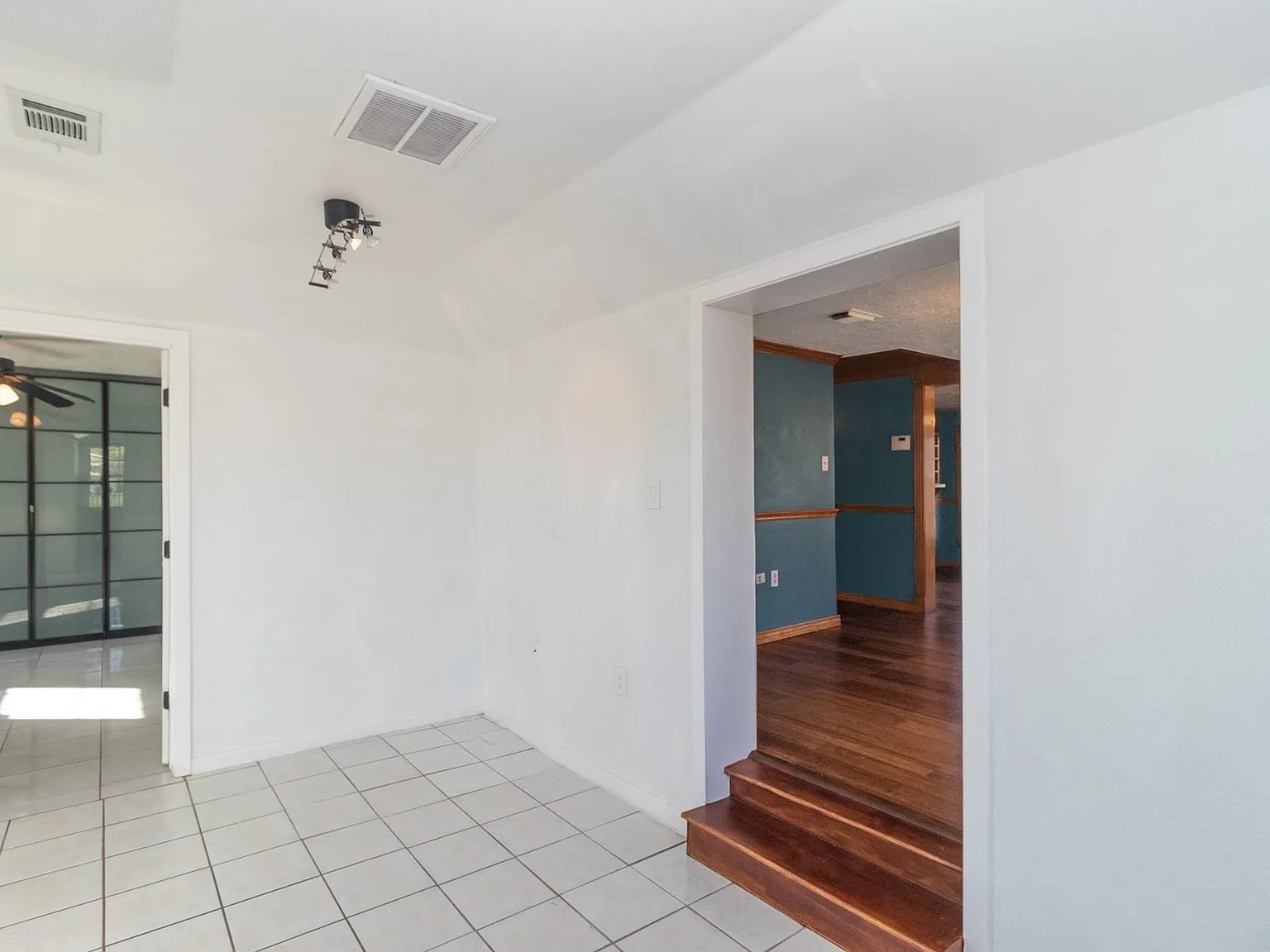 2 bed, 2.0 bath, 1326 sqft, $1,700 — Photo 4