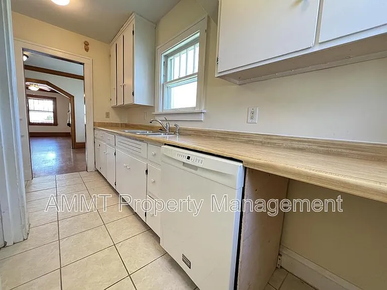 421 19th St NE — Photo 26