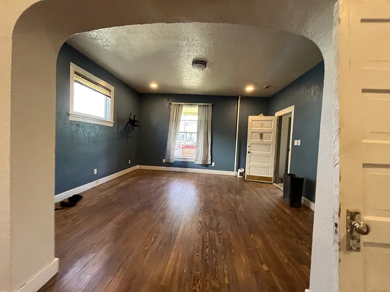 417 W 3rd St #2 — Photo 2