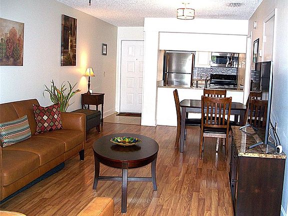5th image of 3808 N OAK DRIVE #U42