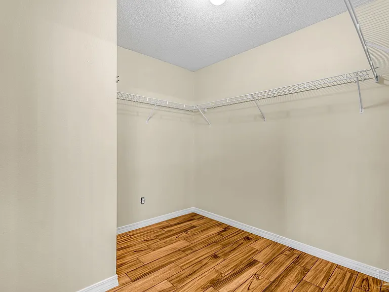 21 Easton St — Photo 14