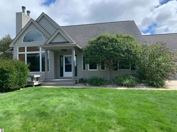 1196 Quaker Valley Dr, Traverse City, MI 49686