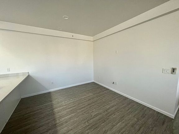 5th image of 4540 Ingraham St #D4