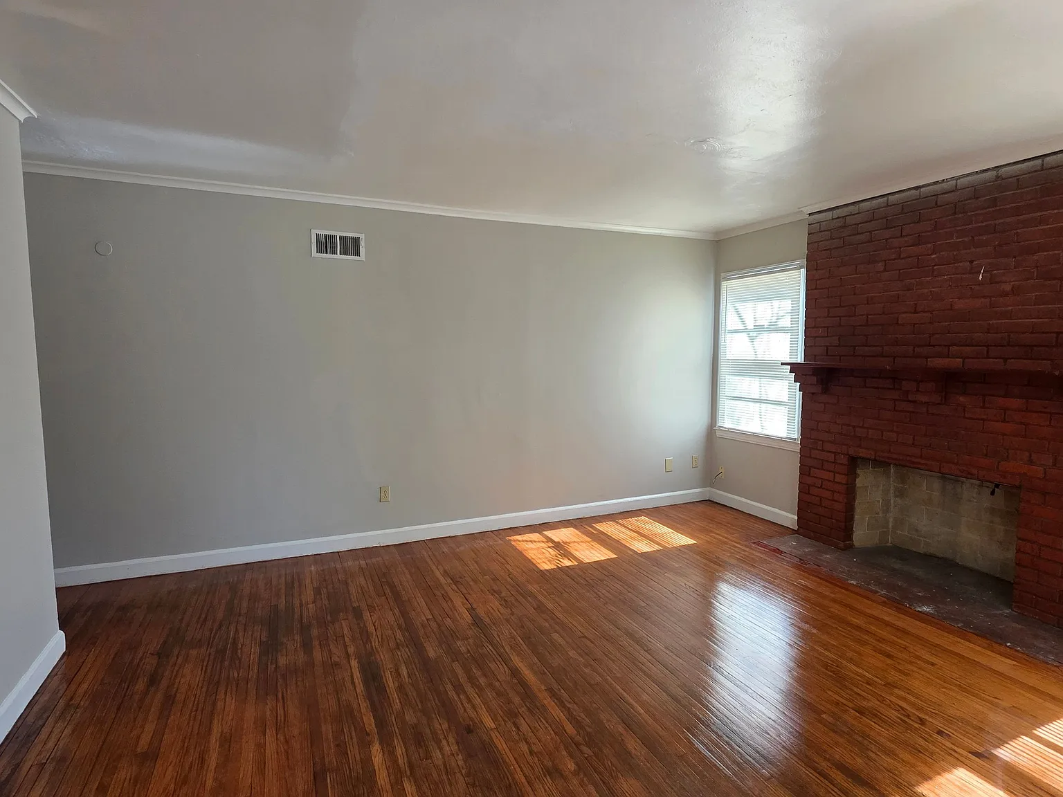 Spacious 3-Bed Home with Fenced Backyard & Flexible Living Spaces — Photo 2