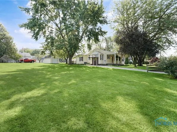 1903 Sharon Dr, Northwood, OH 43619