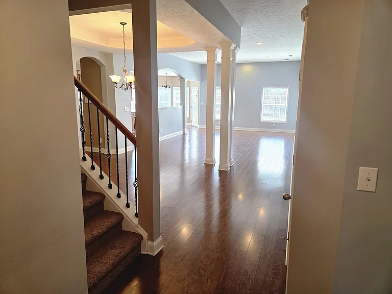 4636 Marcus Trl — Photo 2