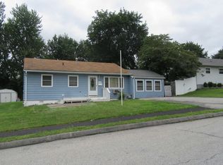 29 Peter Cooper Dr, Poughkeepsie, NY 12601