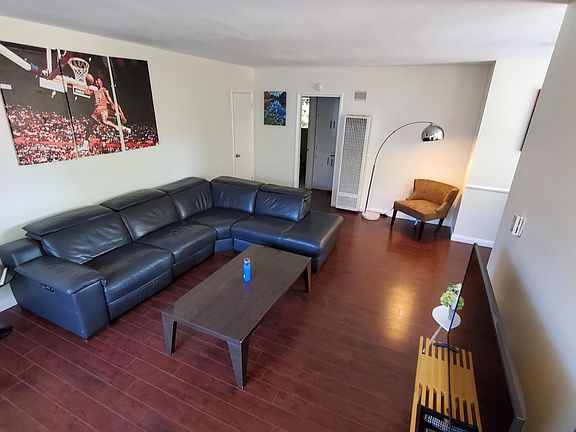 3rd image of 7621 Hampton Ave #4