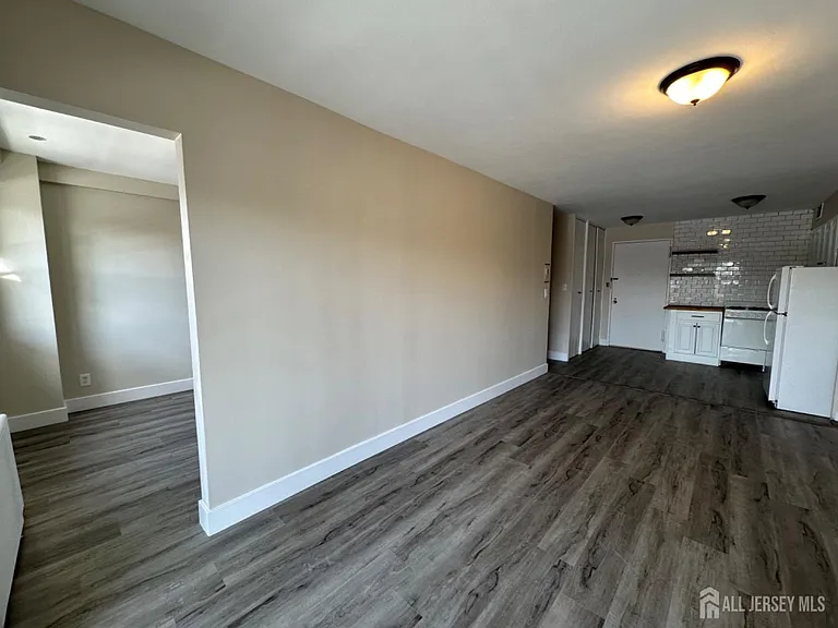 123 S Adelaide Ave #2L — Photo 7