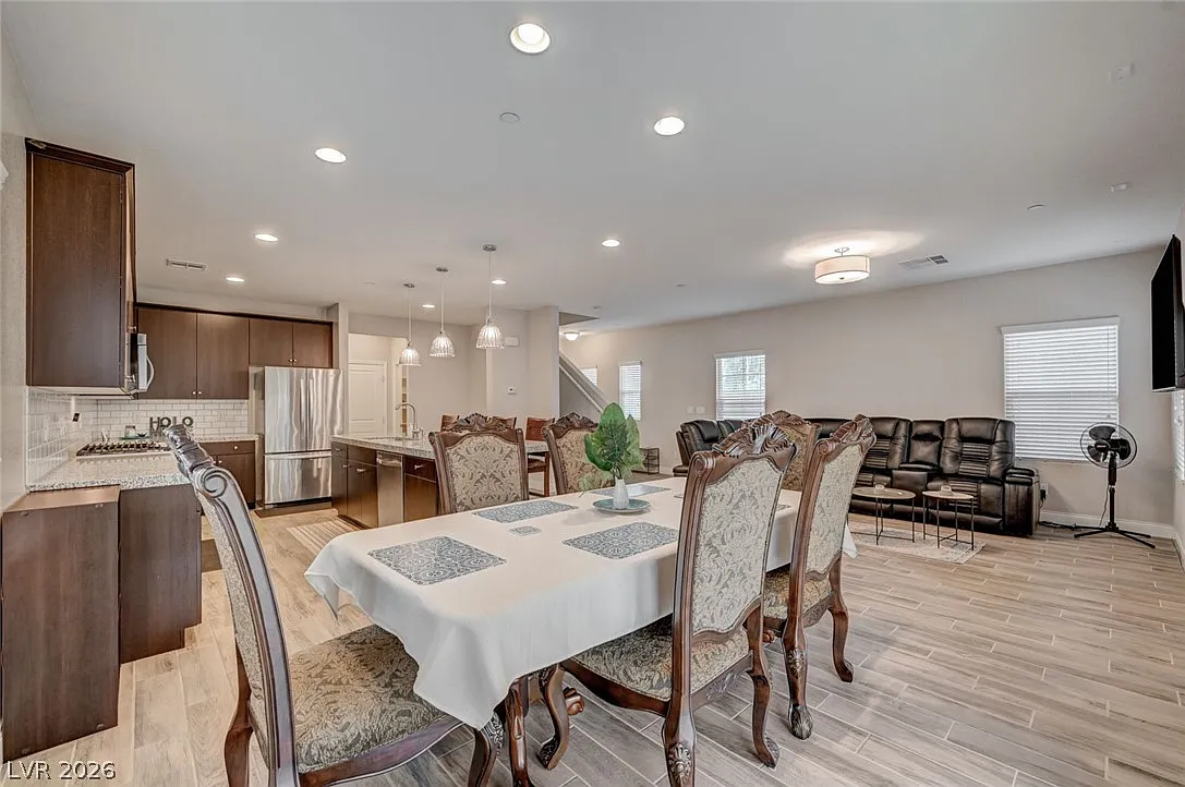 3 bed, 2.5 bath, 1906 sqft, $3,000 — Photo 3