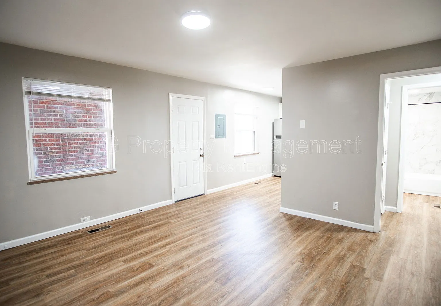 2 bed, 1.0 bath, 777 sqft, $1,300 — Photo 3