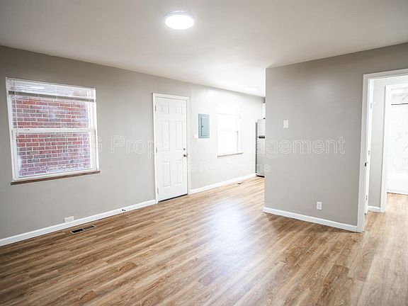 3rd image of 315 N Castle St #4