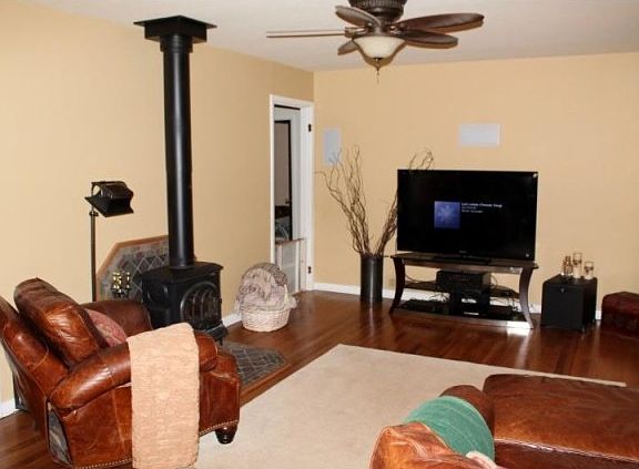 5th image of 2221 Woodberry Ln SE
