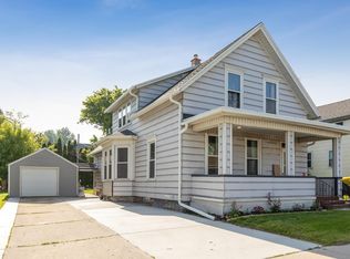 426 N 7th St, Manitowoc, WI 54220