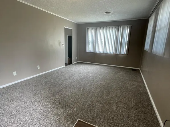 641 40th St NE, Cedar Rapids, IA 52402