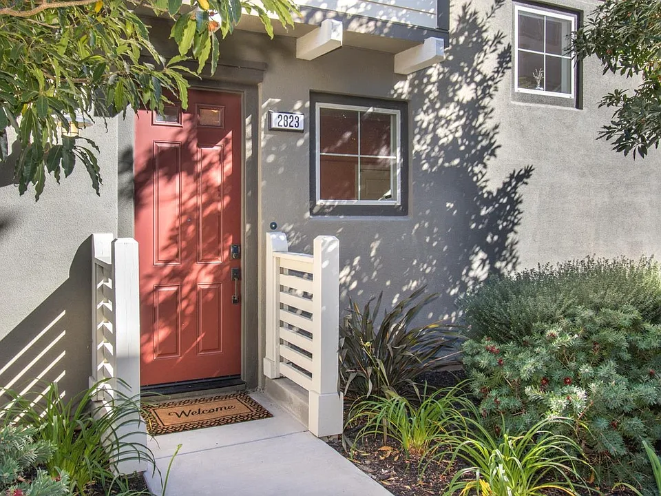 2823 Olivares Ln