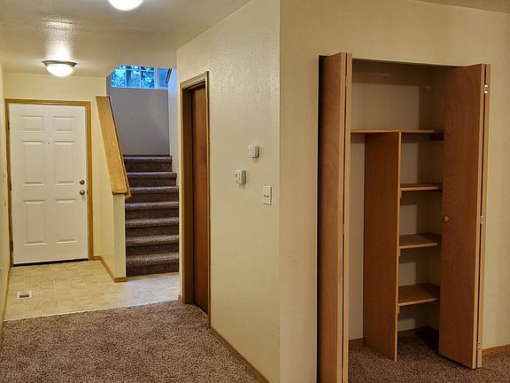 2nd image of 2010 NE Green Glen Ln