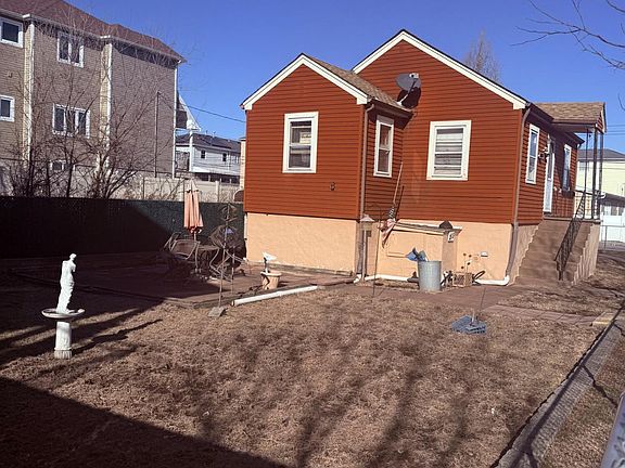 3rd image of 215 Colony Ave