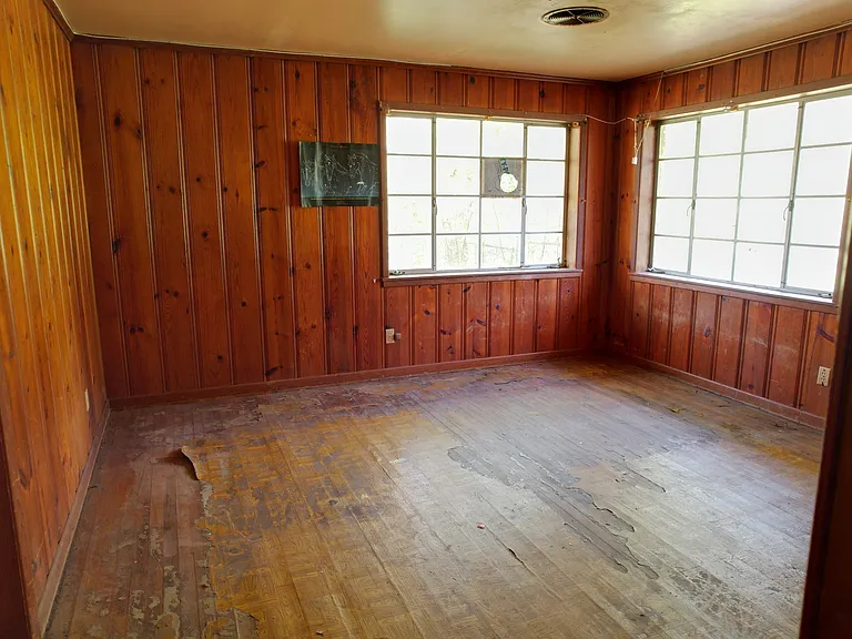 460 Rogers St — Photo 12