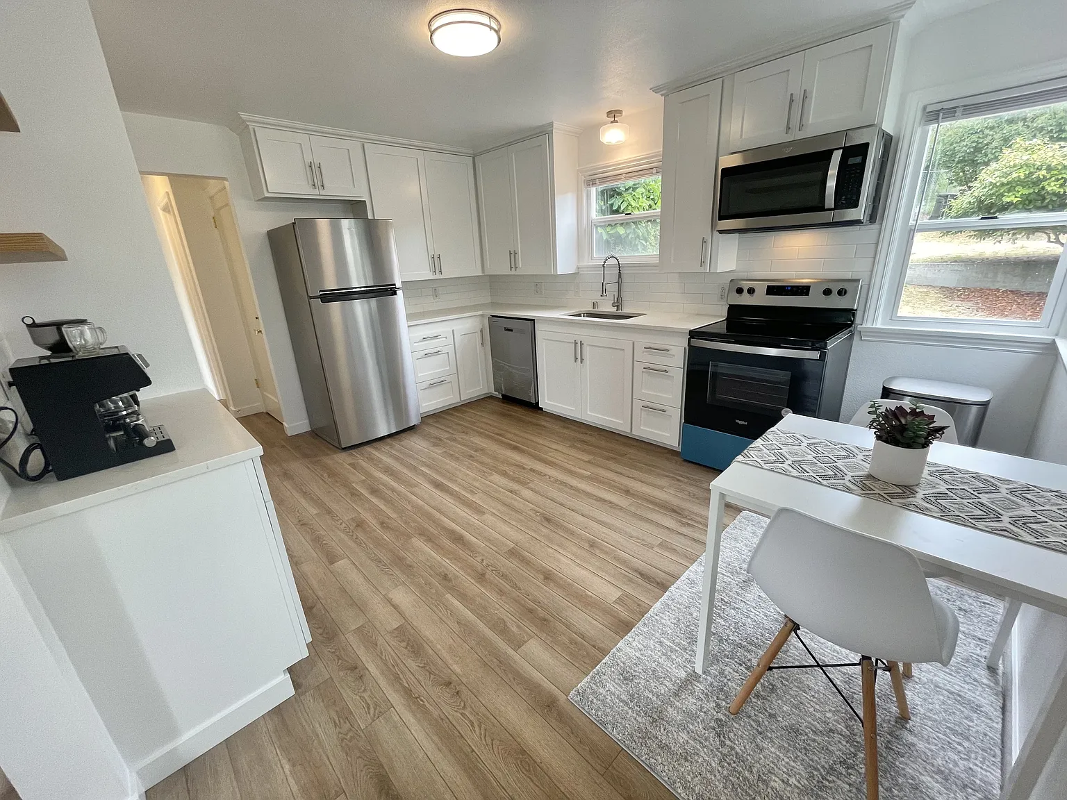 3 bed, 2.0 bath, 1620 sqft, $2,995 — Photo 4