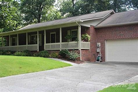 3rd image of 920 Woodway Dr