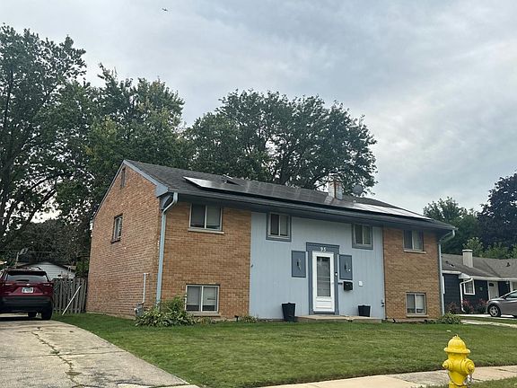 3rd image of 95 Windsor Ln