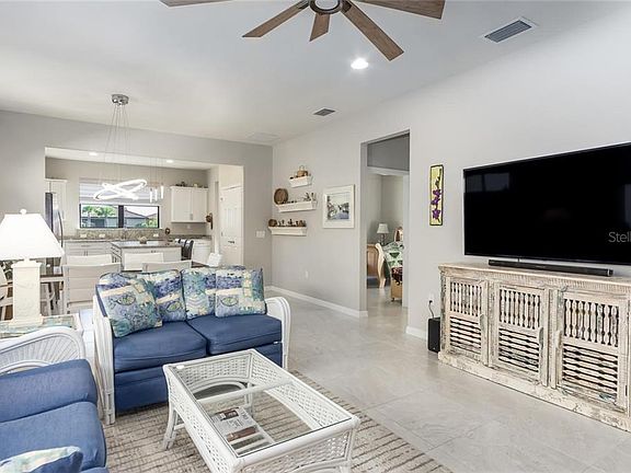 3rd image of 13813 Alafaya St