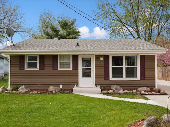 3210 E 42nd St, Des Moines, IA 50317